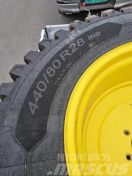 John Deere Hjul par: Michelin Crossgrip 440/80R28 Fakspro Gul Pneumatici, ruote e cerchioni