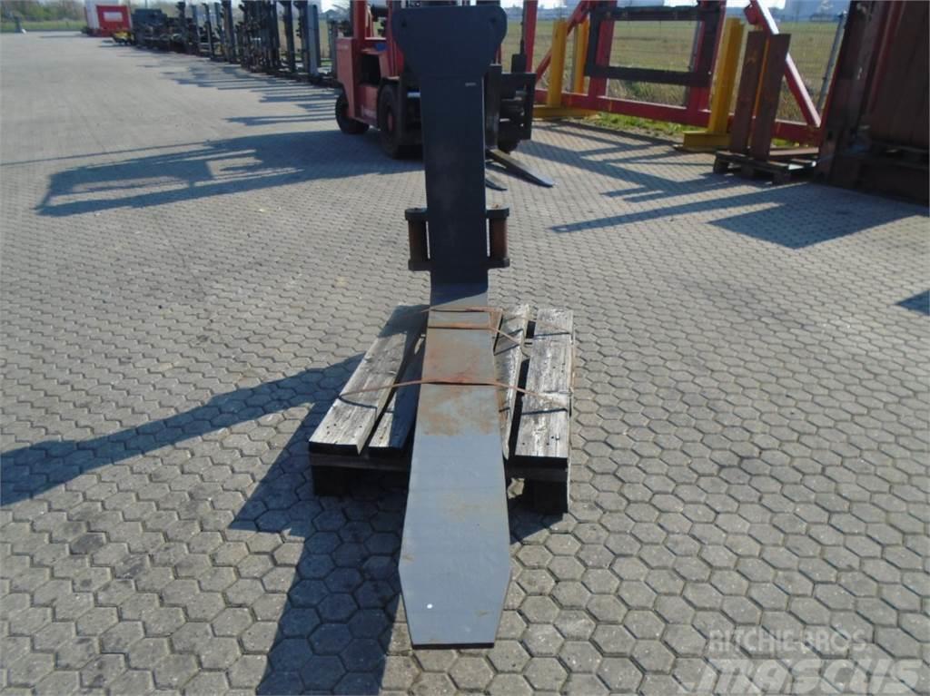  FORK Fitted with Rolls14000kg@1200mm // 2000x250x8 Forche