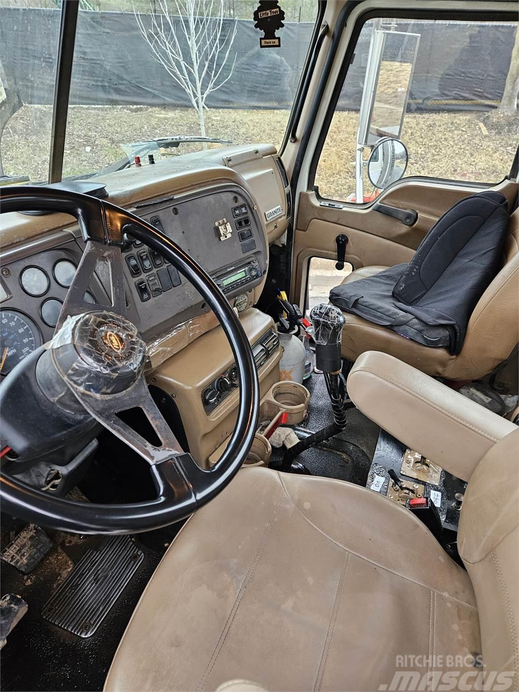 Mack CV713 Granite Camion ribaltabili