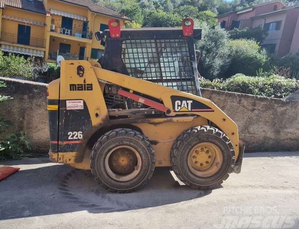 CAT 226 Pale gommate