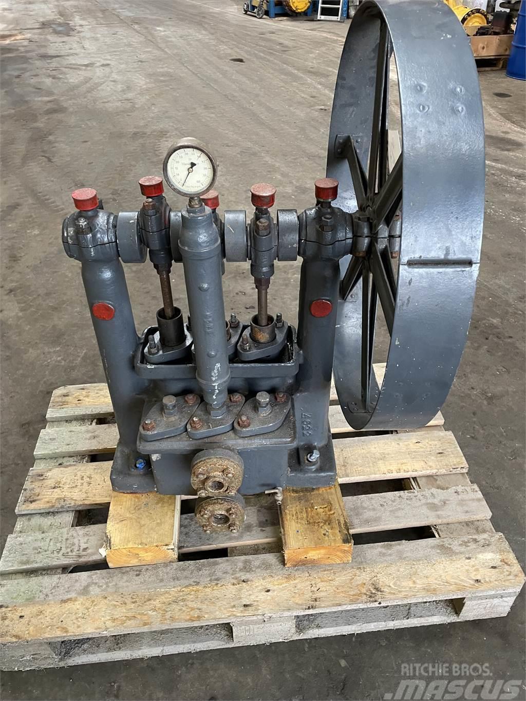  Gammel mekanisk pumpe 3-stemplet Pompa idraulica