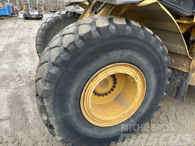 CAT 950G Pale gommate