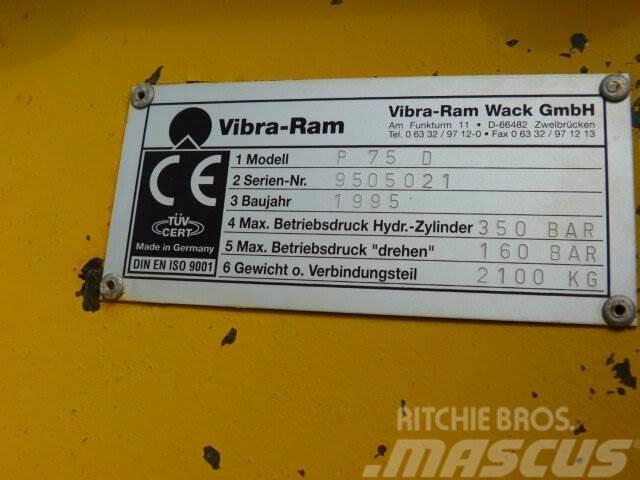 Komatsu Vibra-Ram P 75 D / Lehnhoff MS 25 / 2100 kg Escavatori cingolati