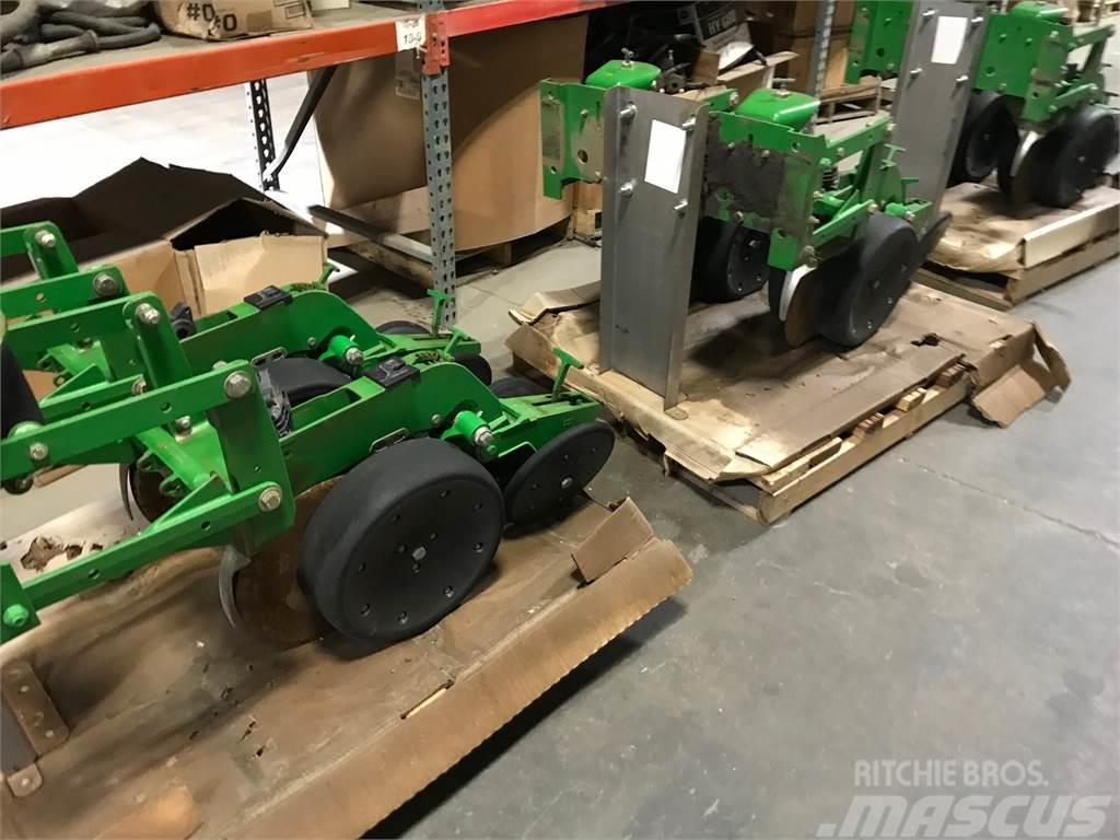John Deere XP row unit w/ closing wheels Altre macchine e accessori per la semina