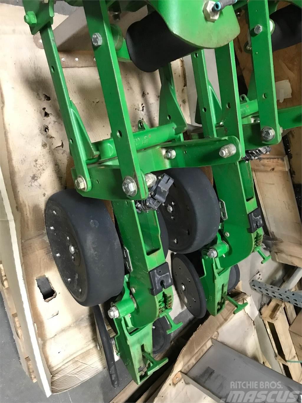 John Deere XP row unit w/ closing wheels Altre macchine e accessori per la semina