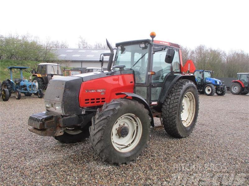 Valtra 8050 with defect clutch/gear, can not drive Trattori
