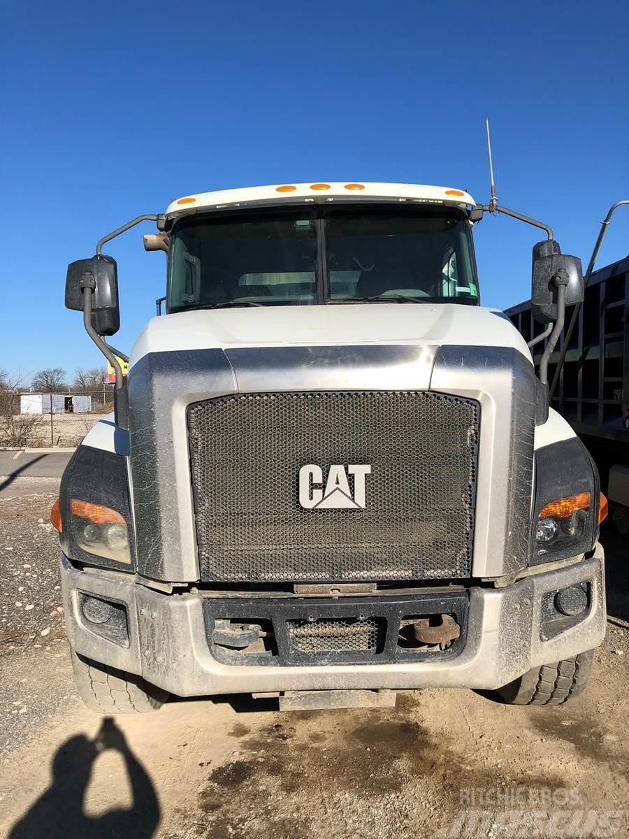 CAT CT660 Camion ribaltabili