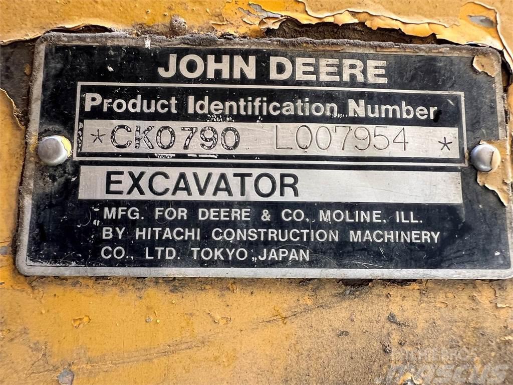 John Deere 790D LC Caricatronchi con base su rimorchio