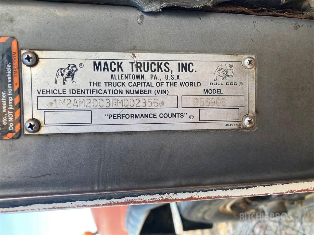 Mack RB690S Cisterna