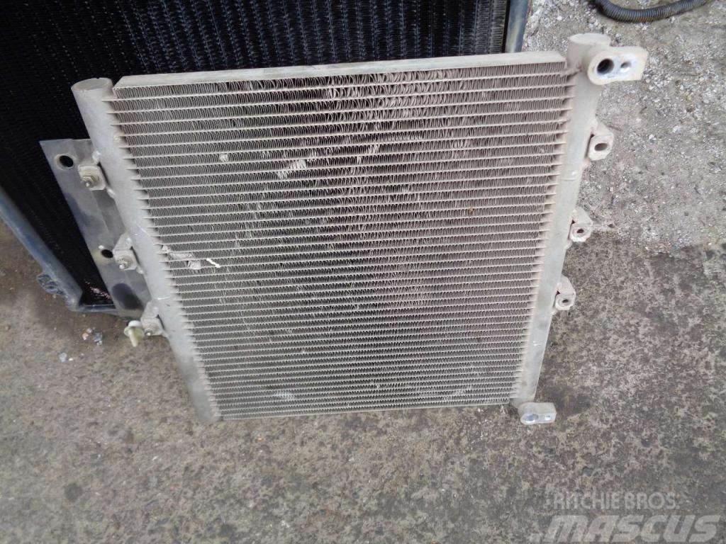 New Holland Air conditioning radiator Cabine e interni