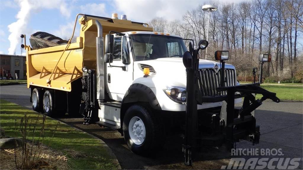 International WorkStar 7600 Dump Truck Lame spazzaneve e aratri